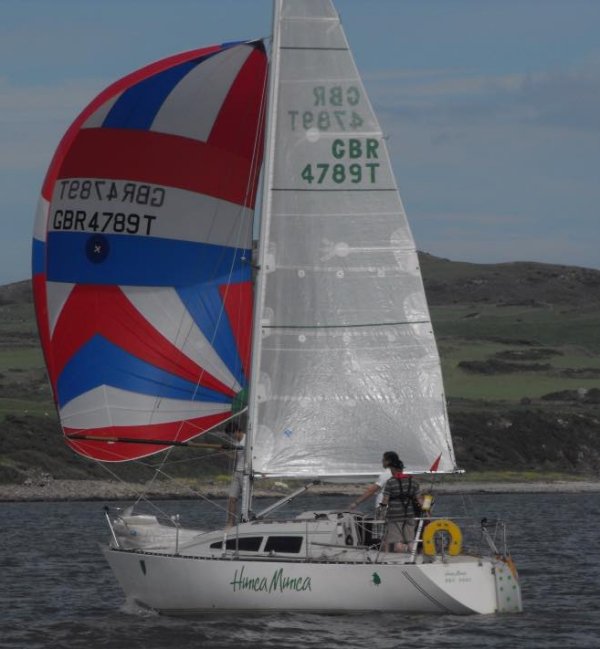 Evolution 25 sailboat under sail