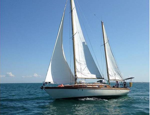 Chassiron gc sailboat under sail