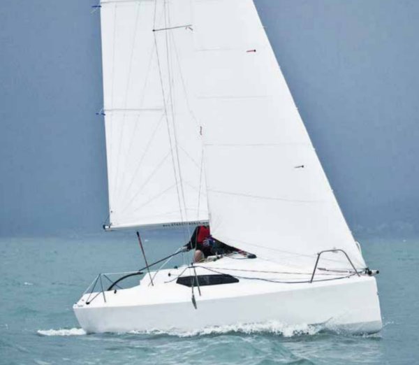 Fareast 18r sailboat under sail