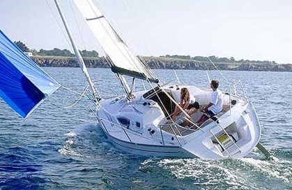 Feeling 30 sailboat under sail