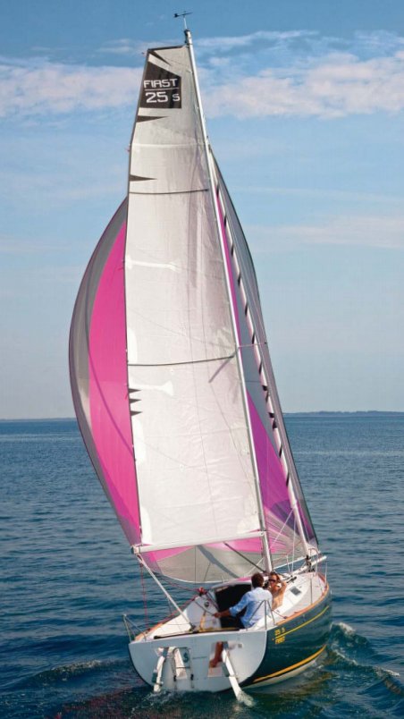 First 25s Beneteau sailboat under sail