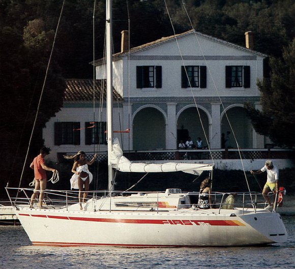 First 30 e Beneteau Berret sailboat under sail