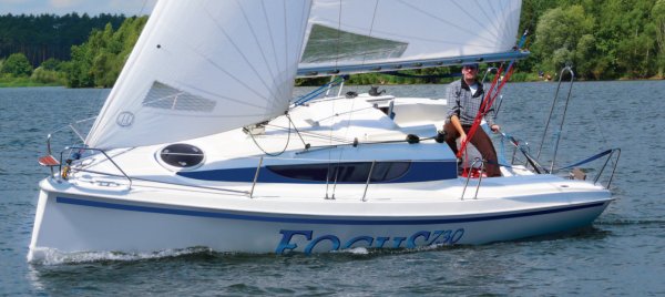 Focus 730 sailboat under sail
