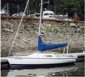 Formula 21 sailboat under sail