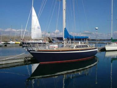 Fruit de mer sailboat under sail