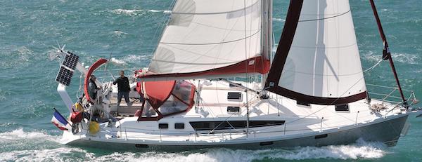 Ovni 445 sailboat under sail