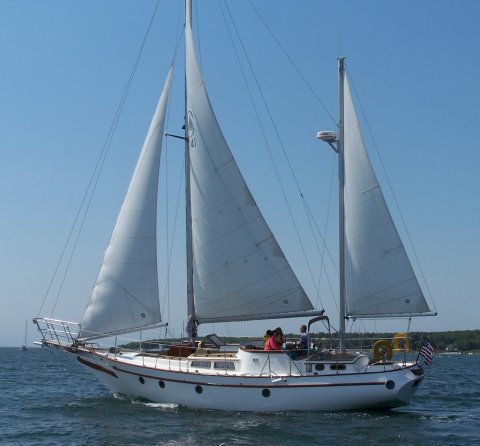 Globe 41 gy 41 sailboat under sail