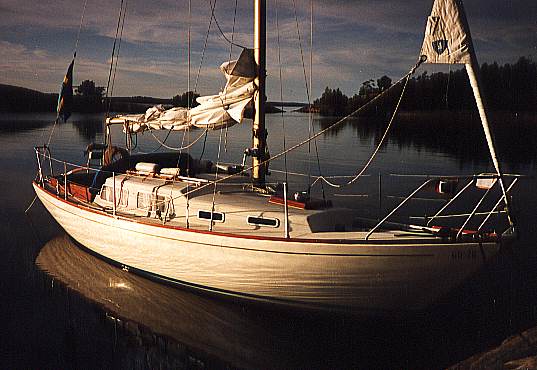 Great dane 28 sailboat under sail
