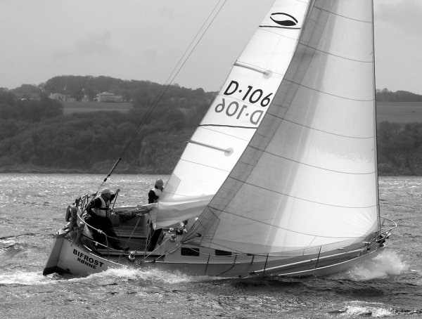 Grinde sailboat under sail