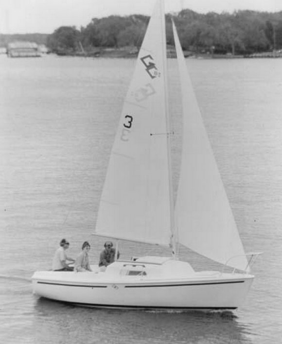 Gulf coast 18 sailboat under sail