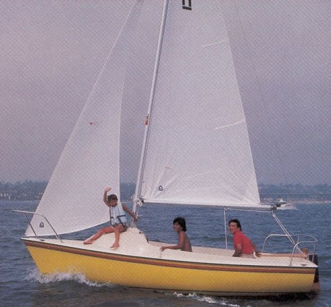 Holder 17 ds sailboat under sail