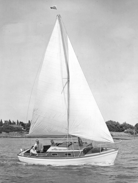 Holliwell 22 sailboat under sail