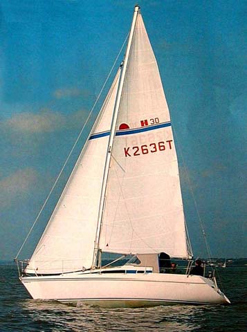 Hunter horizon 30 sailboat under sail