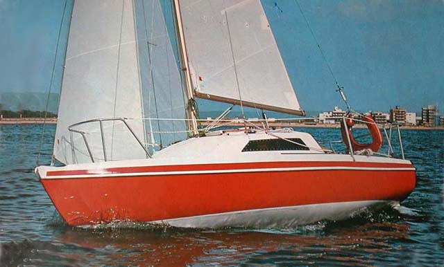 Hunter 19 europa sailboat under sail