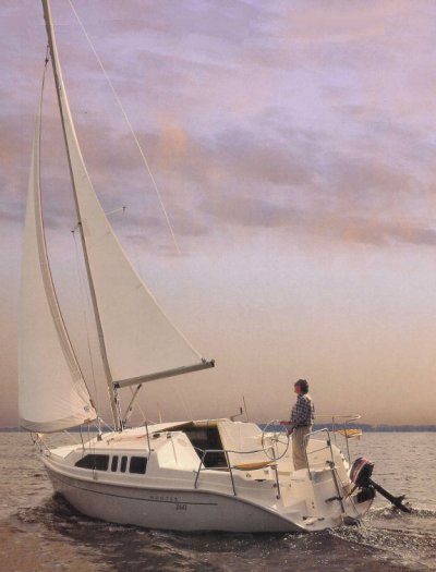 Hunter 260 sailboat under sail