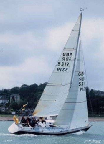 Hunter 32 jones sailboat under sail