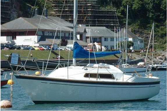 Hurley 2470 sailboat under sail