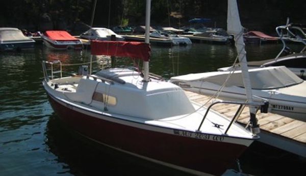 Spacesailer 18 sailboat under sail
