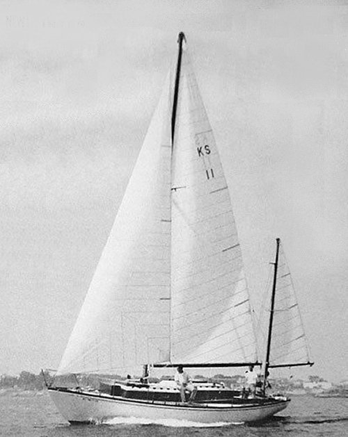 International marine 35 sailboat under sail