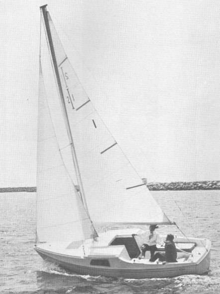 Islander 21 sailboat under sail