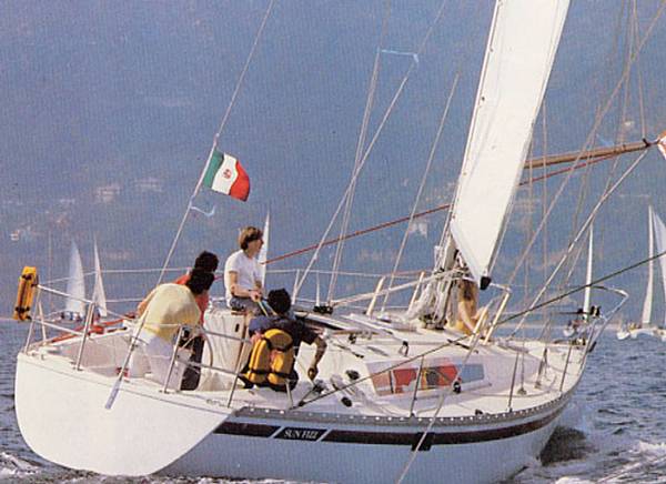 Sun fizz 40 jeanneau sailboat under sail