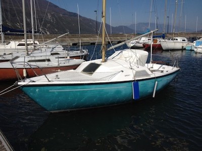 Jouet 20 sailboat under sail