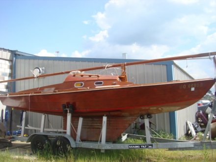 Juno sailboat under sail