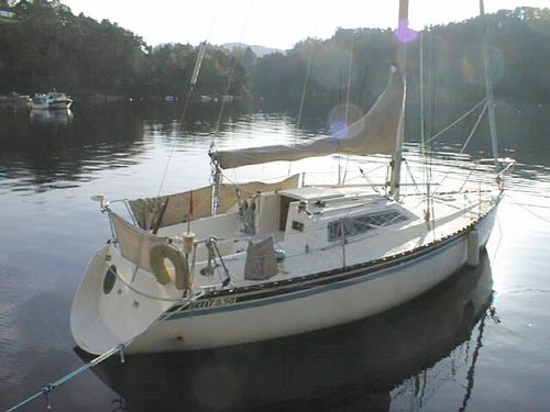 Kelt 850 sailboat under sail