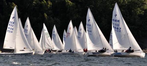 Kielzugvogel sailboat under sail