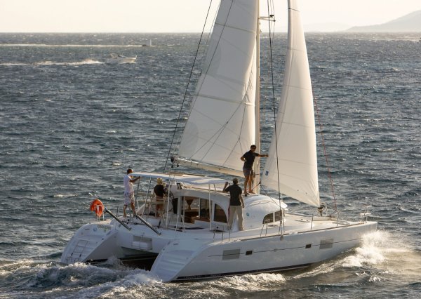 Lagoon 380 sailboat under sail