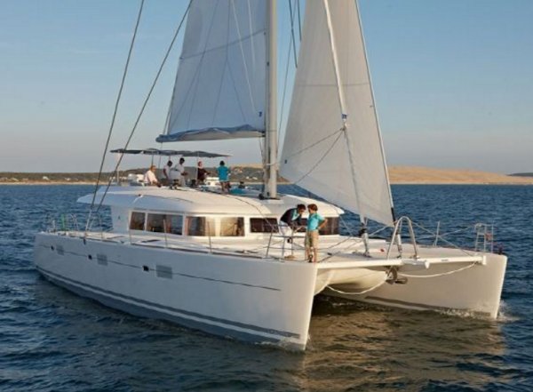 Lagoon 620 sailboat under sail