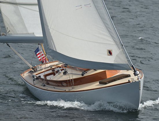 Landing school 26 sailboat under sail