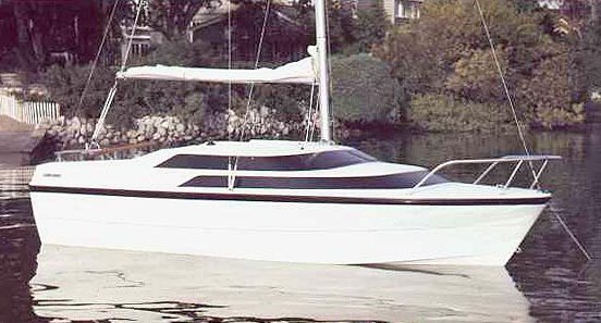 Macgregor 19 sailboat under sail