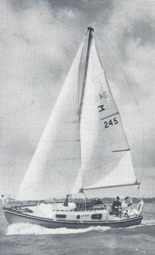 Macwester 26 sailboat under sail