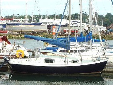 Macwester rowan 22 sailboat under sail