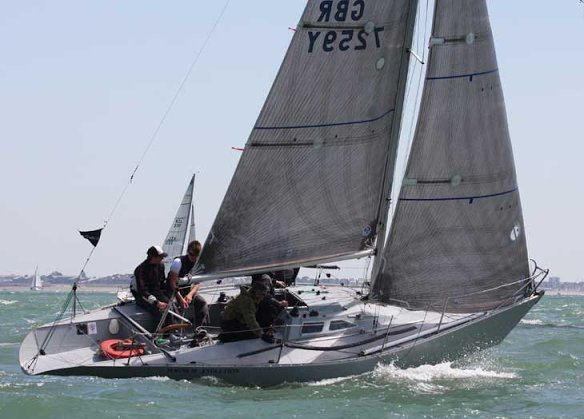 Magnum evolution quarter ton sailboat under sail