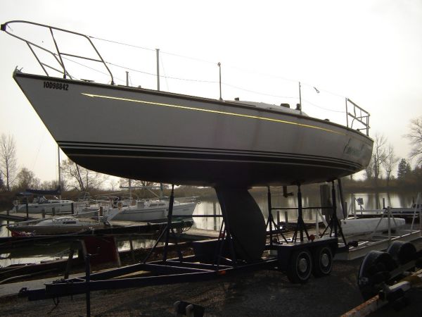 Mirage 30 sx sailboat under sail