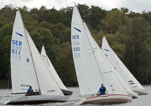 Monas sailboat under sail