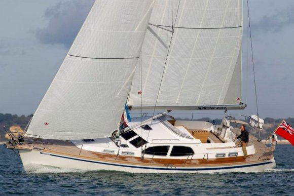 Nordship 430 ds sailboat under sail