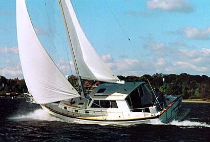 Northeast 400 sailboat under sail