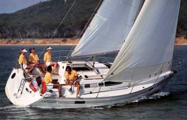 Oceanis 320 Beneteau sailboat under sail