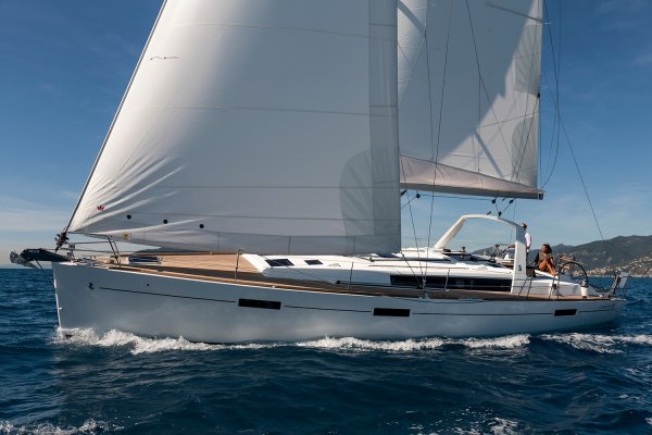 Oceanis 45 Beneteau sailboat under sail