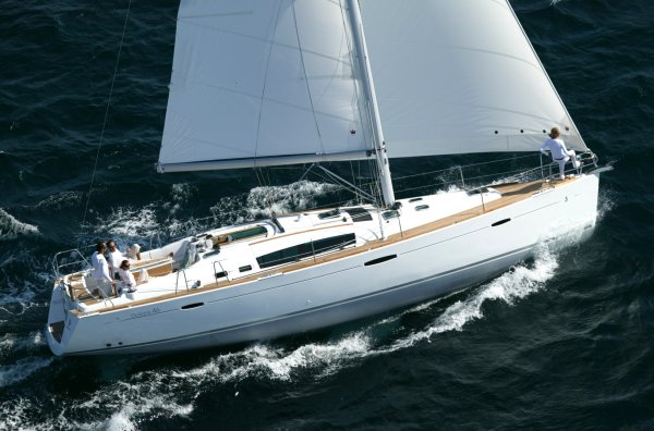 Oceanis 46 Beneteau sailboat under sail