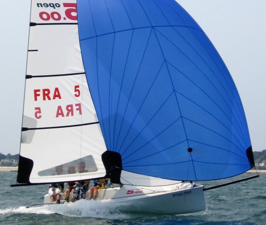 Open 500 sailboat under sail