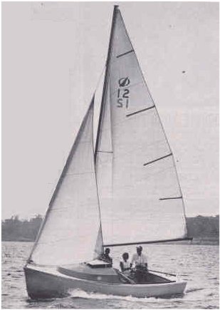 Orion 19 sailstar sailboat under sail