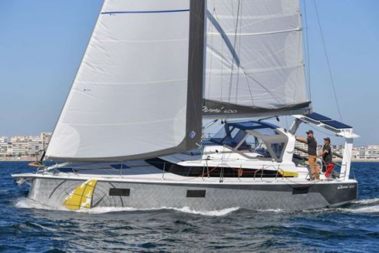 Ovni 370 sailboat under sail