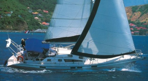Ovni 435 sailboat under sail