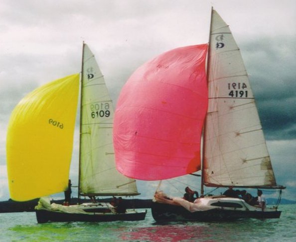 Pied piper 22 sailboat under sail
