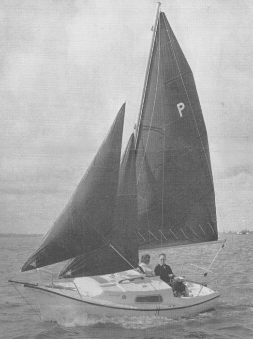 Privateer 20 sailboat under sail