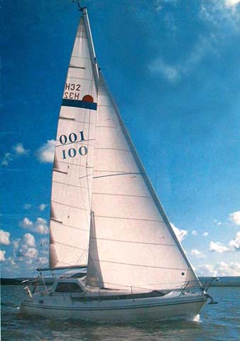 Hunter horizon 32 wheelhouse sailboat under sail